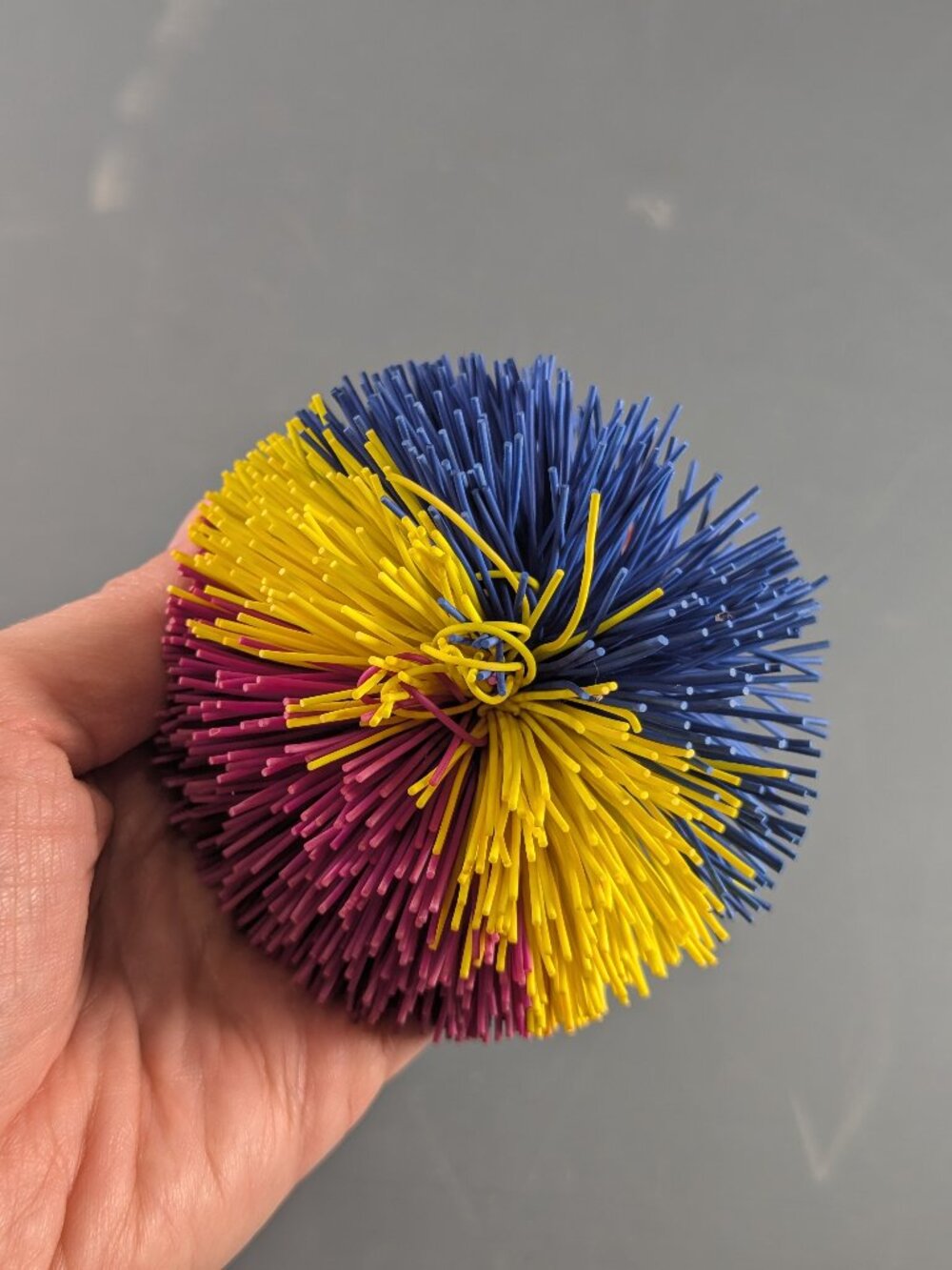 1980s or 90s rubber fidget toy Koosh string ball 3"
